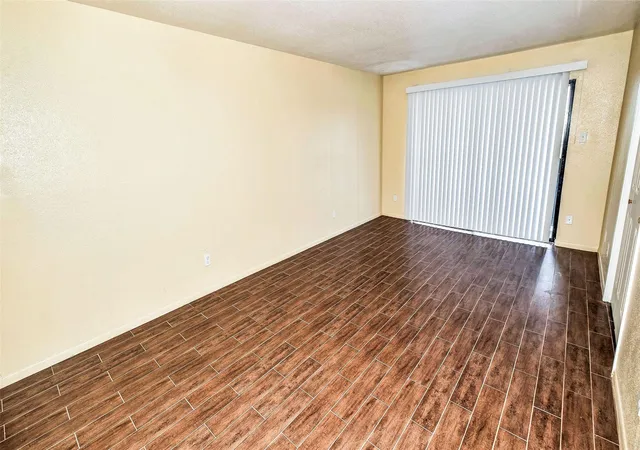 4th image of 3035 Walnut Bend Ln #35, Houston, TX 77042 | MLS# 29417855