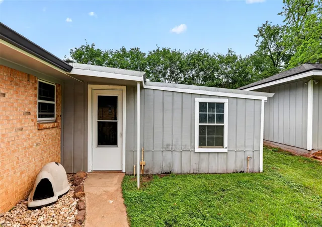 Homes for sale in Franklin, TX | 405 N Main St, Franklin, TX 77856 | MLS# 96719150