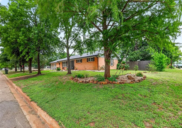 Homes for sale in Franklin, TX | 405 N Main St, Franklin, TX 77856 | MLS# 96719150
