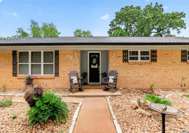 Homes for sale in Franklin, TX | 405 N Main St, Franklin, TX 77856 | MLS# 96719150