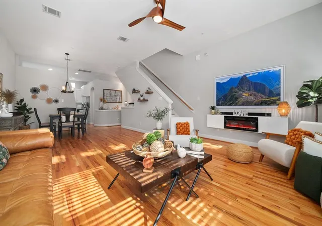 Photo 4 of Townhouse at 8710 Beverlyhill St #204, Houston, TX 77063 | MLS# 45297451 |  | Sold on 2025-01-13