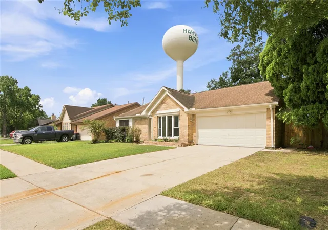Photo 3 of Sale Pending at 11123 Rippling Meadows Dr, Houston, TX 77064 | MLS# 97065055 | Listing updated on 2026-09-16