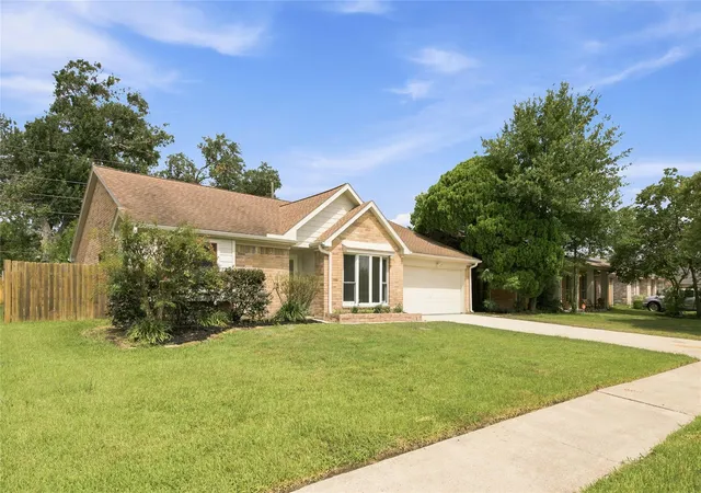 Photo 3 of Sale Pending at 11123 Rippling Meadows Dr, Houston, TX 77064 | MLS# 97065055 | Listing updated on 2026-09-16
