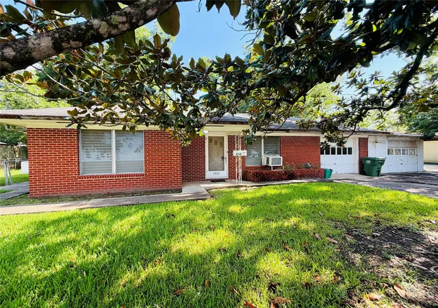 1st image of 2721 Beaumont Ave, Liberty, TX 77575 | MLS# 82289155