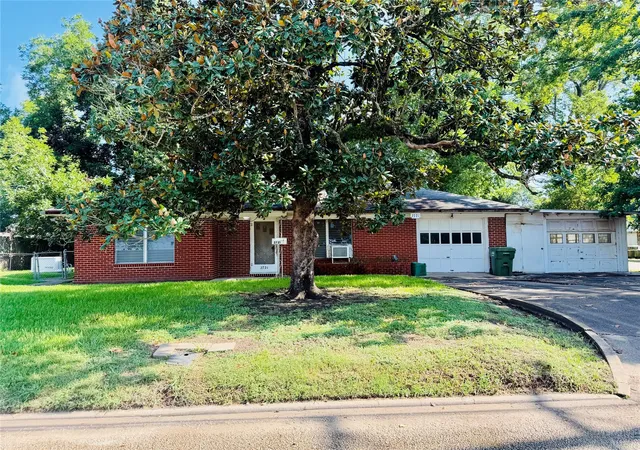 Photo 3 of Single family home for sale at 2721 Beaumont Ave, Liberty, TX 77575 | MLS# 82289155 | Listing updated on 2026-07-28