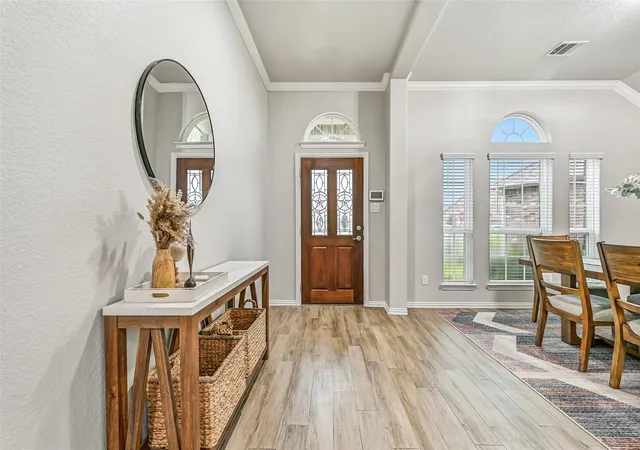 Photo 4 of Single family home for sale at 305 Bordeaux Ct, Alvin, TX 77511 | MLS# 37907937 | Listing updated on 2026-08-28