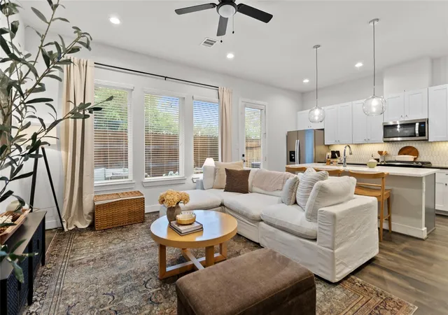 2nd image of 5708 White Magnolia St, Houston, TX 77091 | MLS# 40502435