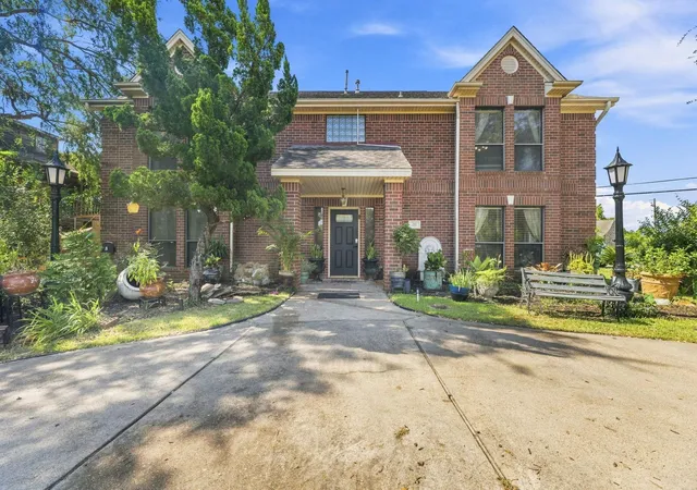1st image of 217 Baywood St, La Porte, TX 77571 | MLS# 26349372
