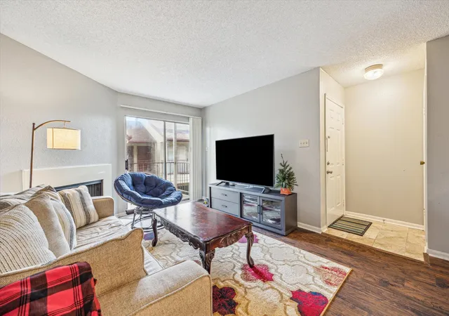 3rd image of 2120 El Paseo St #2422, Houston, TX 77054 | MLS# 54644515