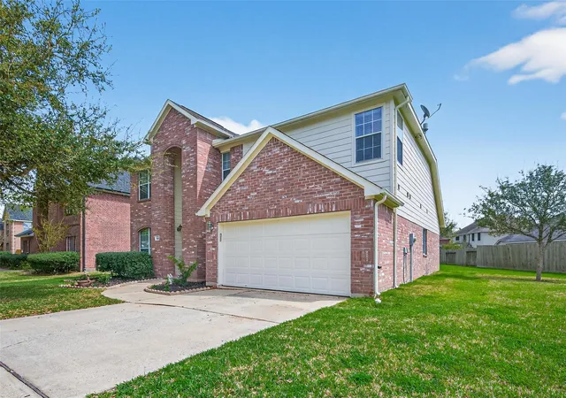 Photo 3 of Single family home for sale at 5118 Cove Crk, Baytown, TX 77523 | MLS# 74563074 | Listing updated on 2026-09-14