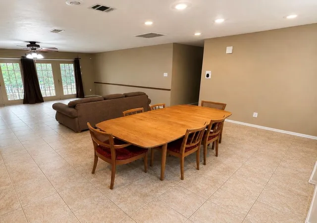 Photo 2 of Single family home for sale at 15 Gambrel Oak Pl, Spring, TX 77380 | MLS# 69944590 | Listing updated on 2026-08-22