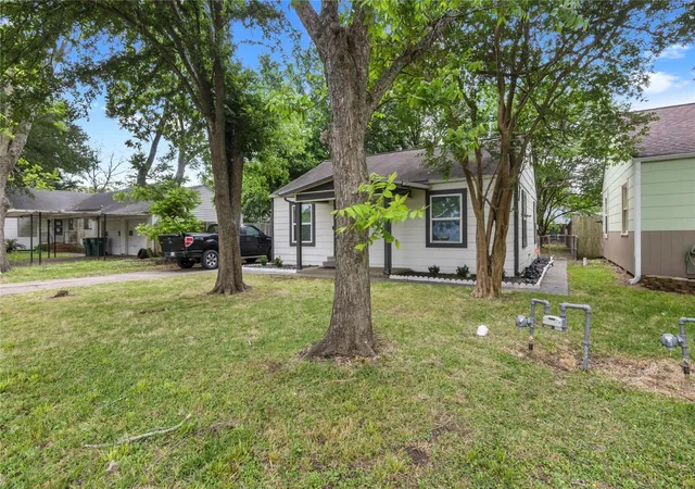 Homes for sale in La Marque, TX | 1903 Oleander Dr, La Marque, TX 77568 | MLS# 88328377