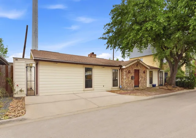 2nd image of 1918 Vassar St, Houston, TX 77098 | MLS# 13200152