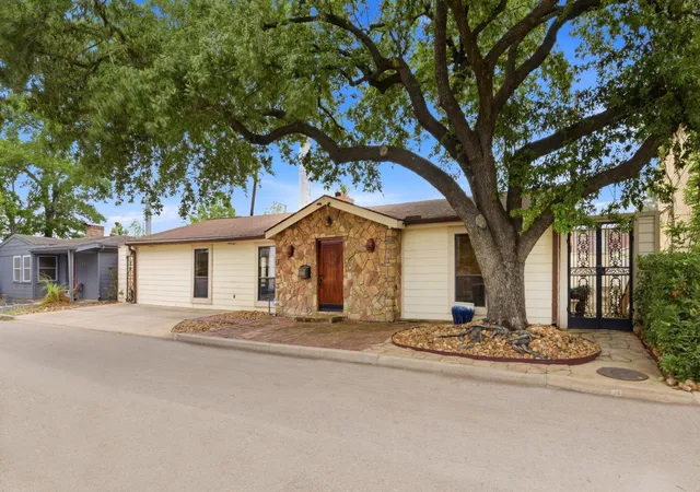 3rd image of 1918 Vassar St, Houston, TX 77098 | MLS# 13200152