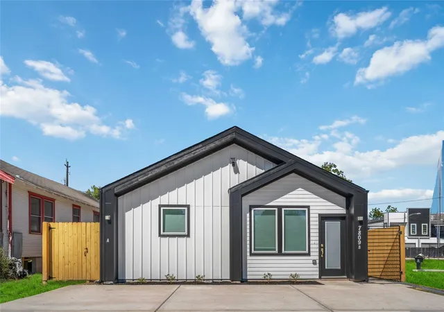 Photo 1 of Sale Pending at 7809 Queen St #A/B, Houston, TX 77028 | MLS# 80173148 | Listing updated on 2026-09-15
