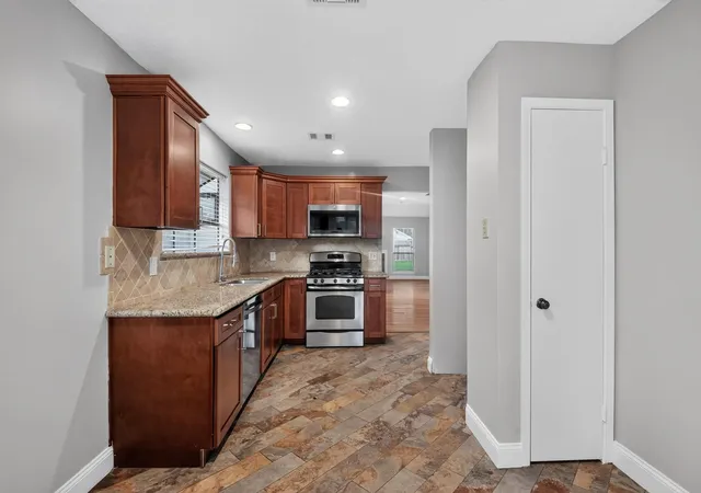 Photo 4 of Single family home for sale at 7760 High Village Dr, Houston, TX 77095 | MLS# 13562418 | Listing updated on 2026-09-21