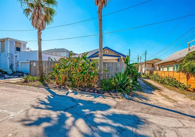 Photo 3 of Single family home for sale at 2415 31st Street, Galveston, TX 77550 | MLS# 52381165 | Listing updated on 2025-09-20