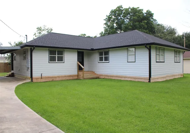 Homes for sale in Winnie, TX | 736 Carolyn St, Winnie, TX 77665 | MLS# 50863948
