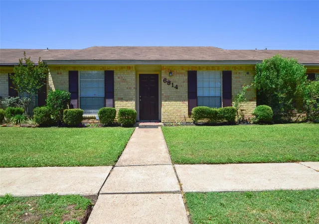 Homes for sale in Beaumont, TX | 6814 Marshall Pl Dr, Beaumont, TX 77706 | MLS# 87977166