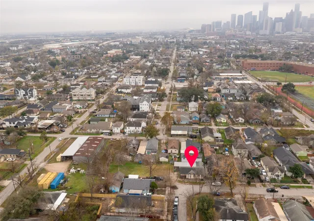 Photo 1 of Single family home for sale at 1302 Ryon St, Houston, TX 77009 | MLS# 2605516 | Listing updated on 2026-07-31