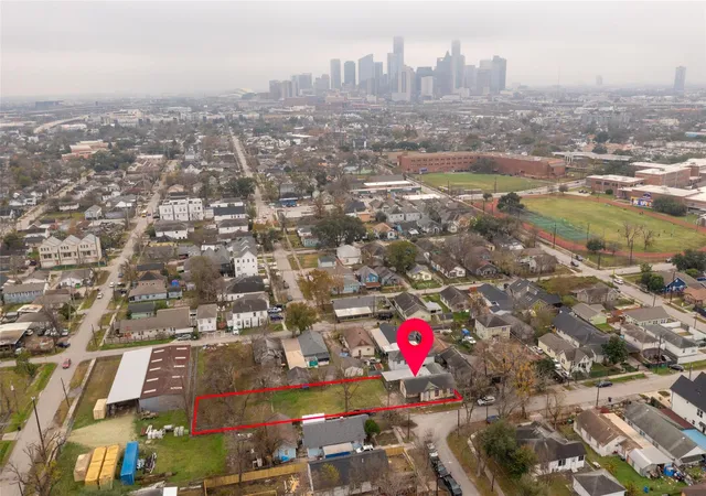 Photo 2 of Single family home for sale at 1302 Ryon St, Houston, TX 77009 | MLS# 2605516 | Listing updated on 2026-07-31