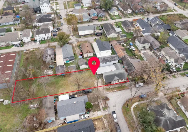 Photo 3 of Single family home for sale at 1302 Ryon St, Houston, TX 77009 | MLS# 2605516 | Listing updated on 2026-07-31