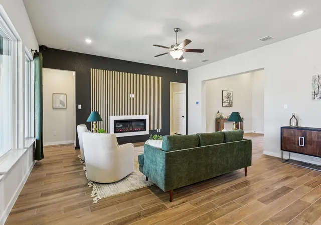 Photo 3 of Single family home for sale at 1260 Westfork Dr, Sealy, TX 77474 | MLS# 58791621 | Listing updated on 2026-09-18