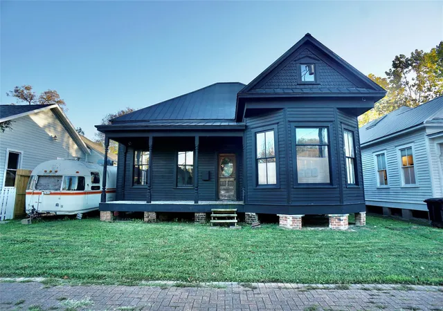 Photo 1 of Single family home for sale at 2215 Kane St, Houston, TX 77007 | MLS# 44659733 | Listing updated on 2026-06-21