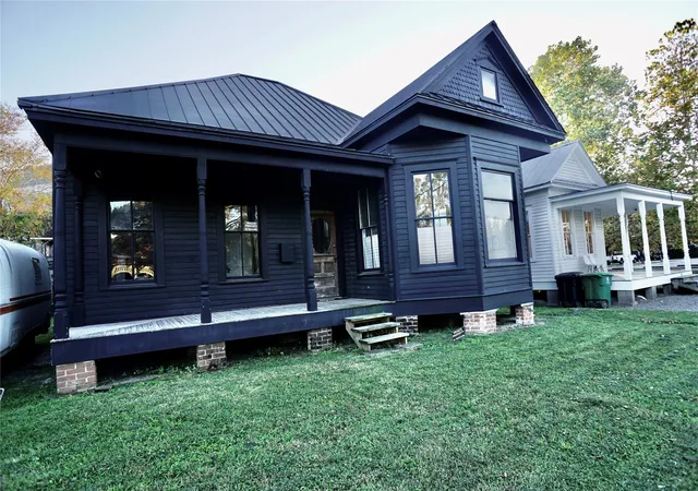 Photo 2 of Single family home for sale at 2215 Kane St, Houston, TX 77007 | MLS# 44659733 | Listing updated on 2026-06-21