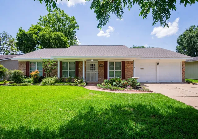 Photo 2 of Single family home for sale at 9515 Beverlyhill St, Houston, TX 77063 | MLS# 56635471 | Listing updated on 2026-09-08