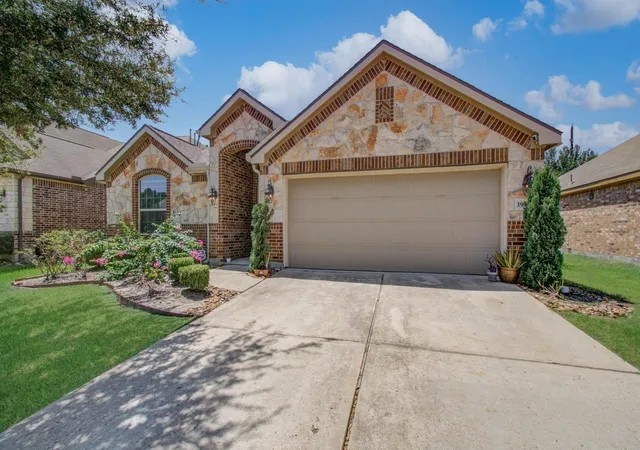 Photo 4 of Single family home for sale at 19519 Shelby Ridge Ln, Houston, TX 77073 | MLS# 97228276 | Listing updated on 2026-08-24