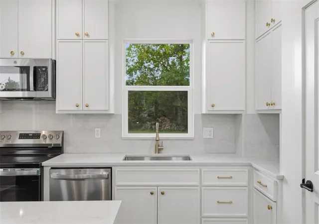 Photo 4 of Single family home for sale at 732 Azalea St, Waller, TX 77484 | MLS# 77875041 | Listing updated on 2026-07-10