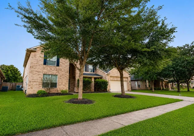2nd image of 1752 Silver Bend Dr, Dickinson, TX 77539 | MLS# 2699336