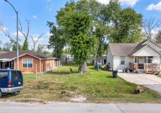 1st image of 7609 Red Robin Ln, Houston, TX 77075 | MLS# 23126936
