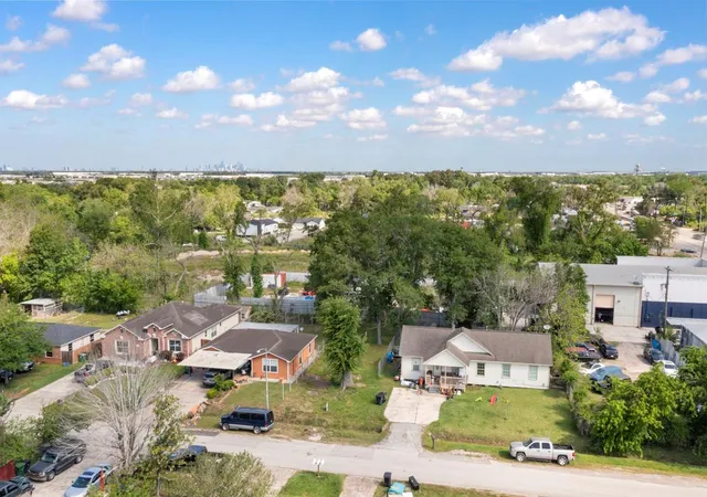 5th image of 7609 Red Robin Ln, Houston, TX 77075 | MLS# 23126936