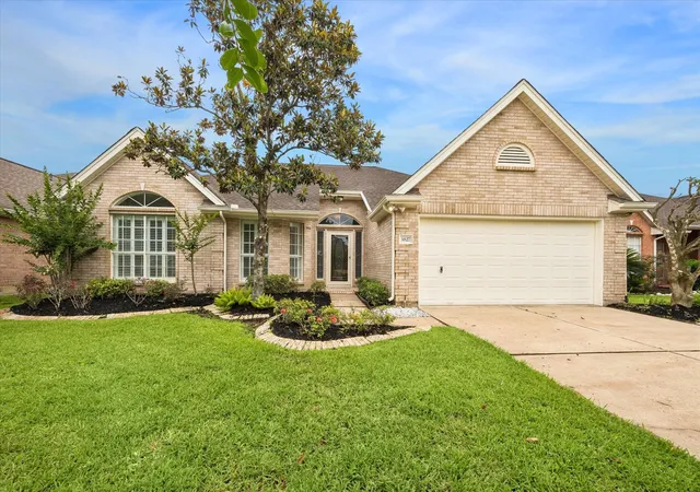 Homes for sale in Pearland, TX | 3827 E Peach Hollow Cir, Pearland, TX 77584 | MLS# 10157976