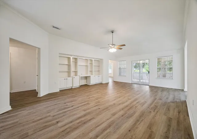 3rd image of 3827 E Peach Hollow Cir, Pearland, TX 77584 | MLS# 10157976