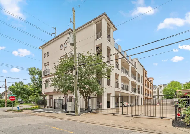 Photo 2 of Condo for sale at 802 Jackson Hl St #201, Houston, TX 77007 | MLS# 37725049 | Listing updated on 2026-09-11