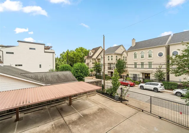 Photo 3 of Condo for sale at 802 Jackson Hl St #201, Houston, TX 77007 | MLS# 37725049 | Listing updated on 2026-09-11