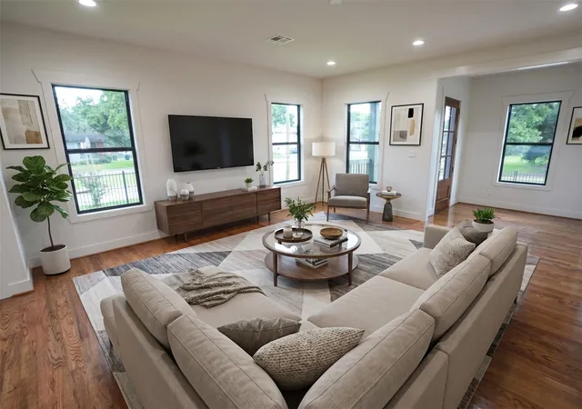Photo 3 of Single family home for sale at 4541 Walker St, Houston, TX 77023 | MLS# 11999683 | Listing updated on 2026-09-20