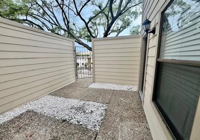 Photo 3 of Condo for sale at 2277 S Kirkwood Rd #1116, Houston, TX 77077 | MLS# 253883 | Listing updated on 2026-09-09