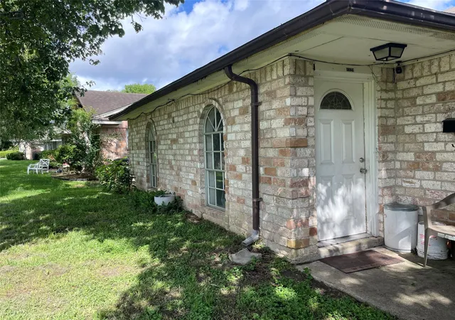 2nd image of 9328 Tooley Dr, Houston, TX 77031 | MLS# 51358072