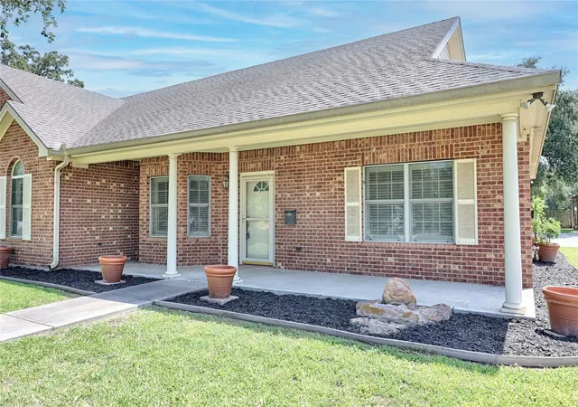 Photo 2 of Single family home for sale at 417 S Main St, Hallettsville, TX 77964 | MLS# 72531388 | Listing updated on 2026-08-28