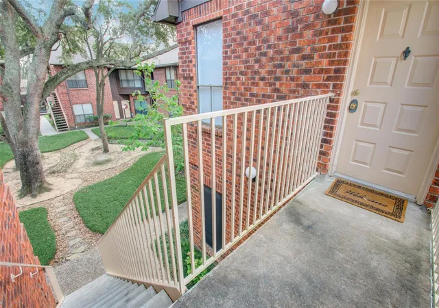32nd image of 3100 Walnut Bend Ln #124, Houston, TX 77042 | MLS# 27910079