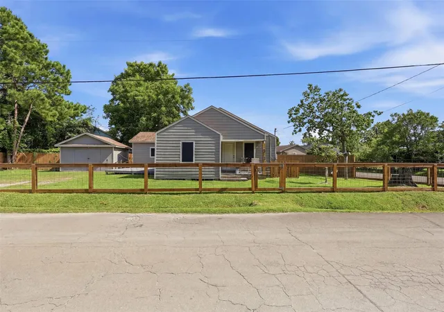 Homes for sale in Baytown, TX | 515 Riggs St, Baytown, TX 77520 | MLS# 93867023