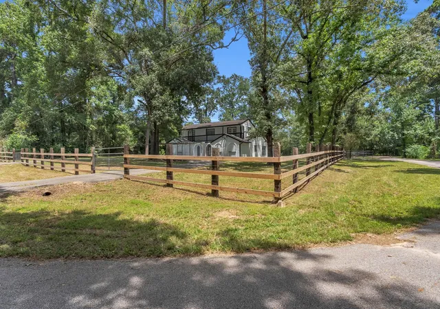 2nd image of 33102 Rollingwood Dr, Pinehurst, TX 77362 | MLS# 74819626