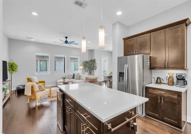 Photo 2 of Sale Pending at 961 Saint Augustine St, Houston, TX 77023 | MLS# 53068595 | Listing updated on 2026-09-07