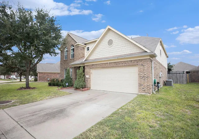 Photo 2 of Single family home for sale at 13902 Juniper Bnd Ln, Cypress, TX 77429 | MLS# 31097091 | Listing updated on 2026-09-12