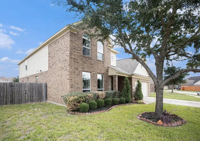 Photo 3 of Single family home for sale at 13902 Juniper Bnd Ln, Cypress, TX 77429 | MLS# 31097091 | Listing updated on 2026-09-12