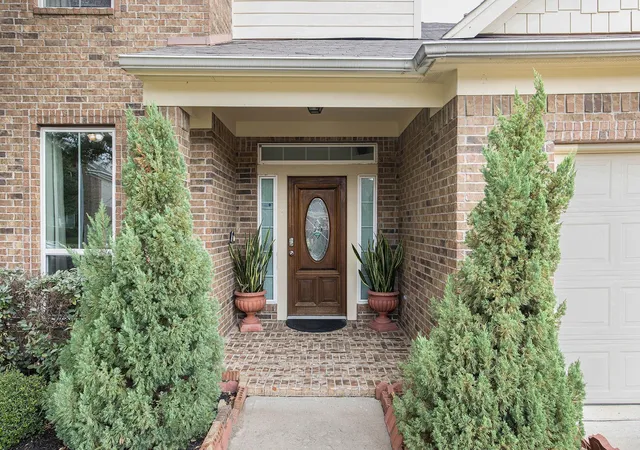 Photo 3 of Single family home for sale at 13902 Juniper Bnd Ln, Cypress, TX 77429 | MLS# 31097091 | Listing updated on 2026-09-12